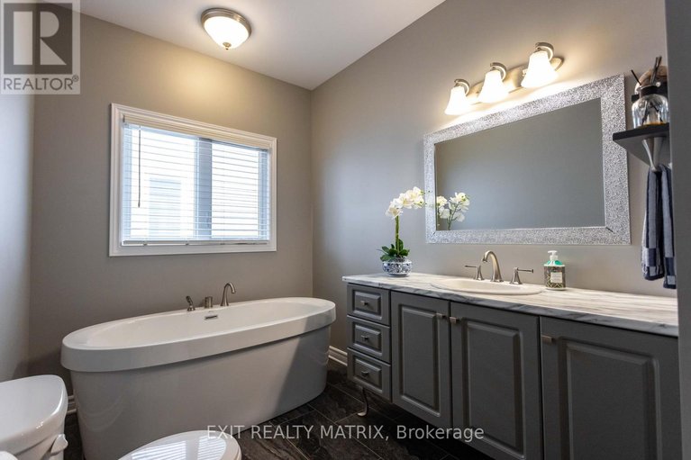 29600894/484-bruges-street/embrun/russell/ontario/K0A1W0_36