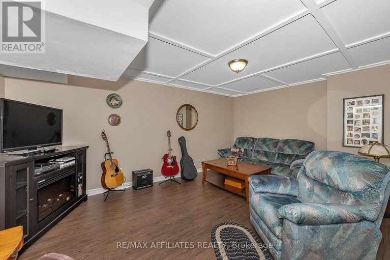 29099870/11-grove-street/iroquois/south-dundas/ontario/K0E1K0_28