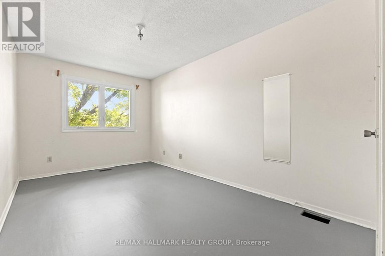 28586632/55-river-garden-private/mooneys-bayriverside-park/ottawa/ontario/K1V1M8_25