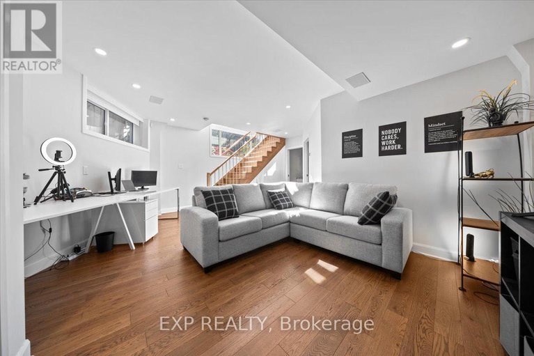 29043972/18-ivylea-street/craig-henrywoodvale/ottawa/ontario/K2G4X5_41