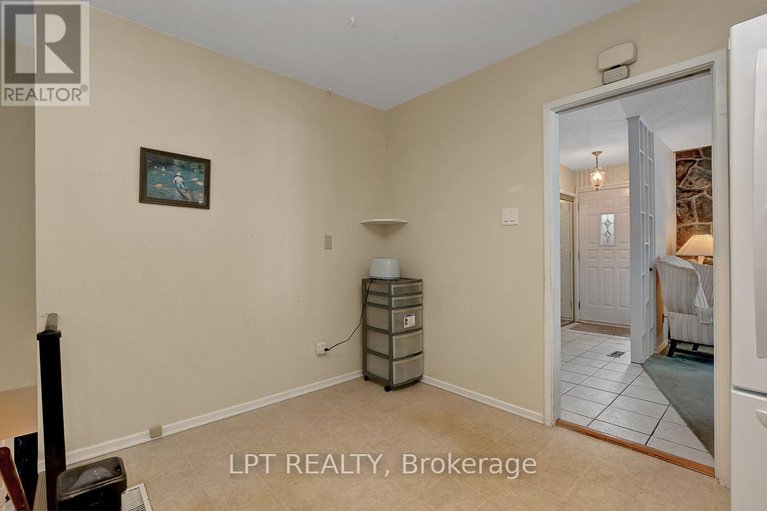 29427197/1771-mcmaster-avenue/urbandale-acres/ottawa/ontario/K1H6R7_18