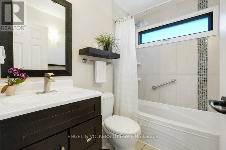 29665658/3354-chilliwack-way/sawmill-creektimbermill/ottawa/ontario/K1T1P5_17