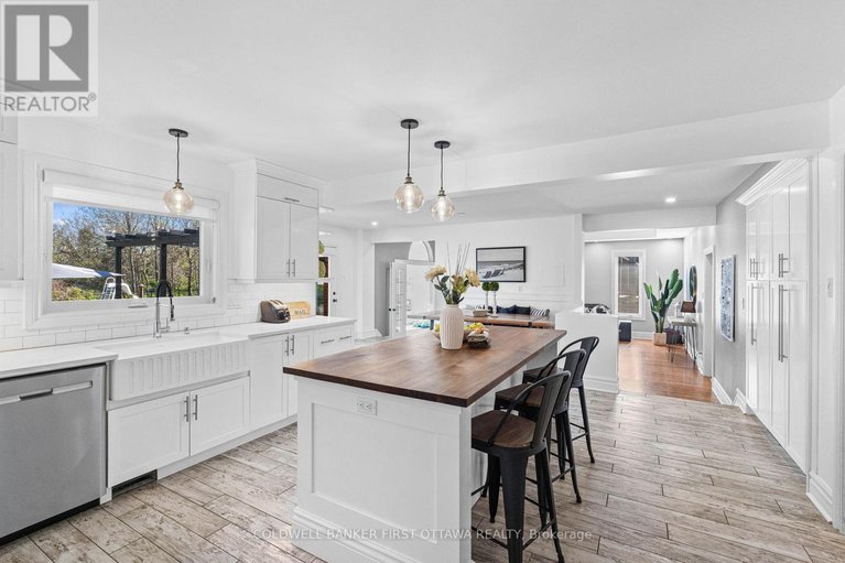 28399628/1379-potter-drive/manotick-village-manotick-estates/ottawa/ontario/K4M1C3_16