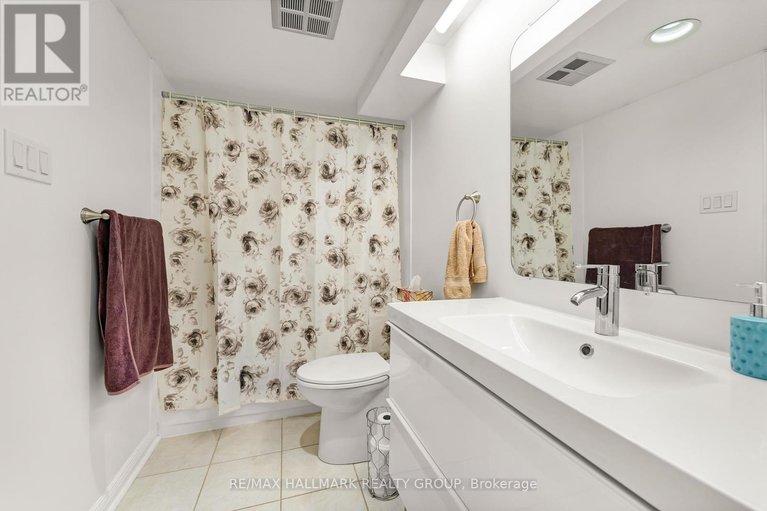 28444358/403-215-somerset-street-w/ottawa-centre/ottawa/ontario/K2P0J1_17