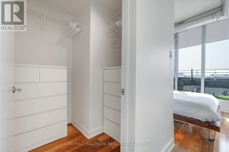 28842721/penthouse-804-360-mcleod-street/ottawa-centre/ottawa/ontario/K2P1A9_21