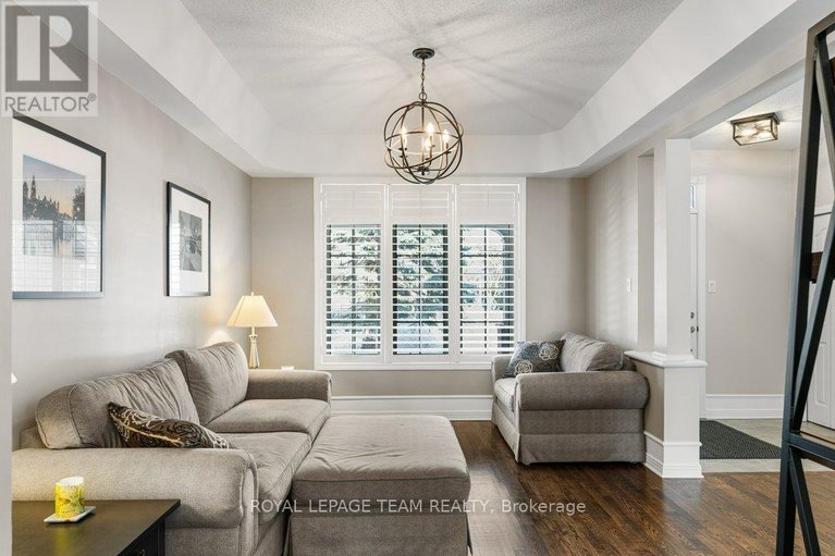 29614410/8-thunderbird-crescent/bridlewood/ottawa/ontario/K2M2V7_7