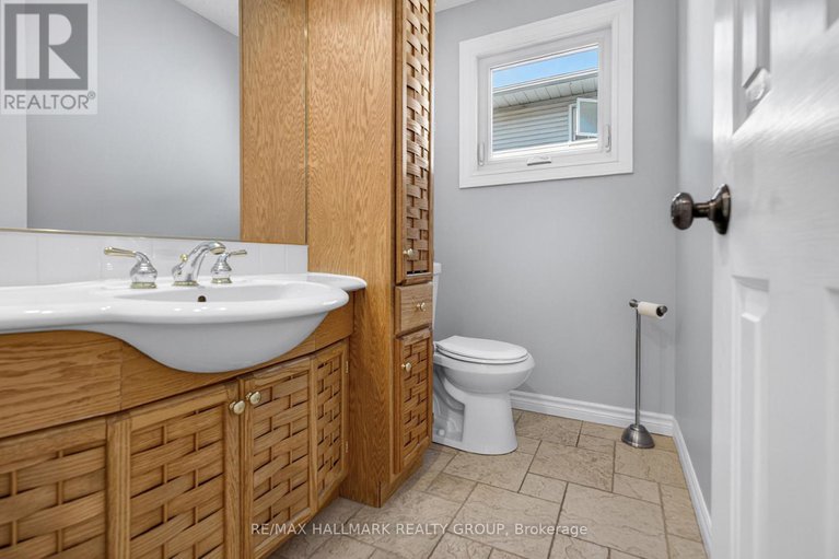 29338988/1354-gaultois-avenue/chateauneuf/ottawa/ontario/K1C3G6_12