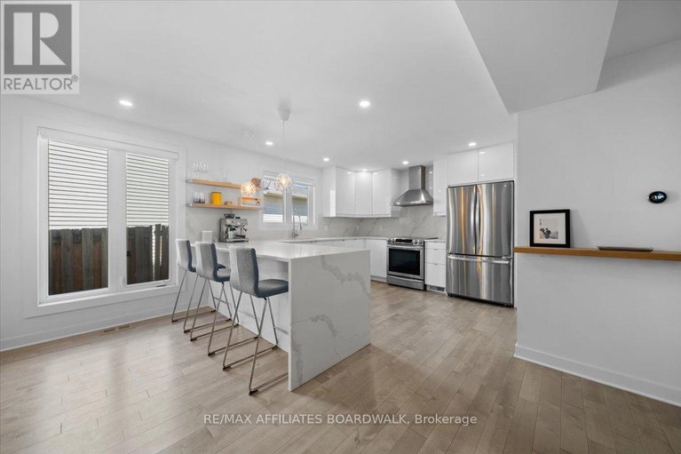 28416743/423-viewmount-drive/borden-farmstewart-farmcarleton-heightsparkwood-hills/ottawa/ontario/K2E7P1_21