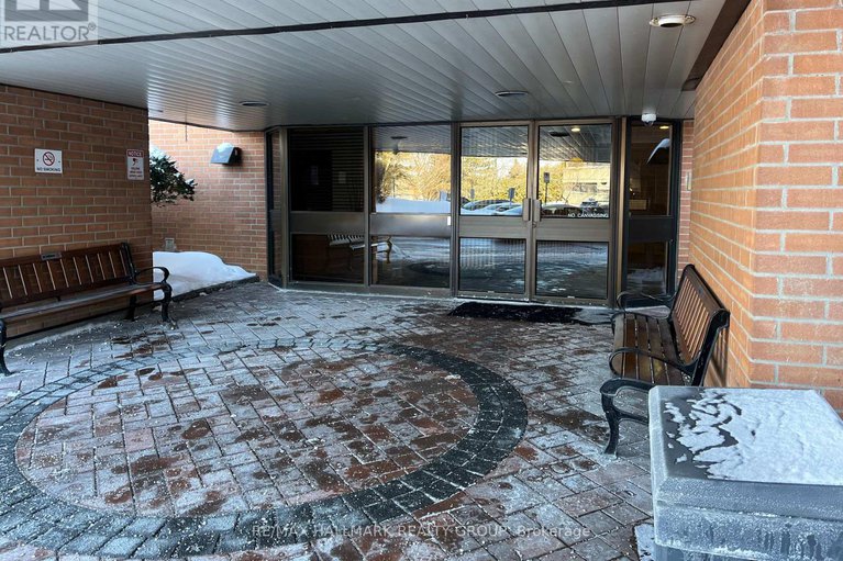 29411119/708-80-sandcastle-drive/leslie-park/ottawa/ontario/K2H9E7_2