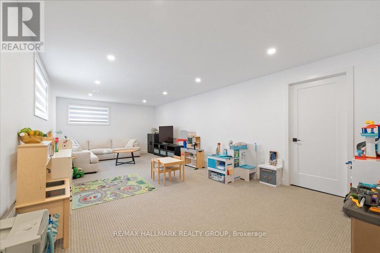 29070837/6461-renaud-road/mer-bleuebradley-estatesanderson-park/ottawa/ontario/K1W0R8_34