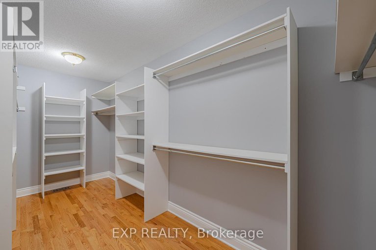 29139967/11-wellsmere-court/rideau-heightsrideau-river/ottawa/ontario/K2E8C2_38