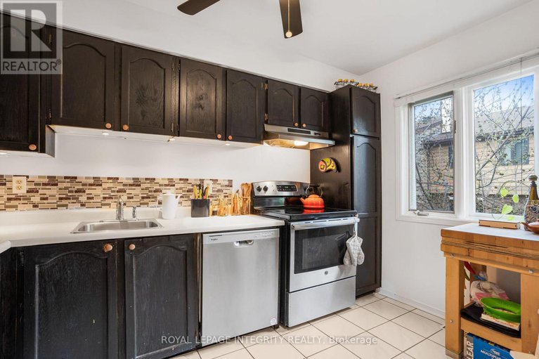 28271638/1471-bryson-lane/sawmill-creektimbermill/ottawa/ontario/K1T2T7_11