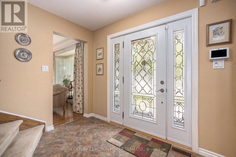 29084777/1358-turner-crescent/bilberry-creekqueenswood-heights/ottawa/ontario/K1E2Y4_4