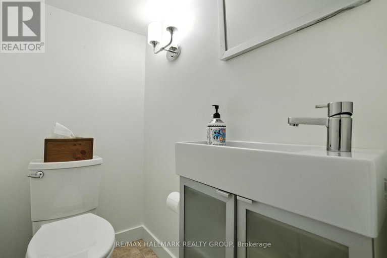 28649205/487-wolffdale-crescent/overbrookcastle-heights/ottawa/ontario/K1K1N6_32