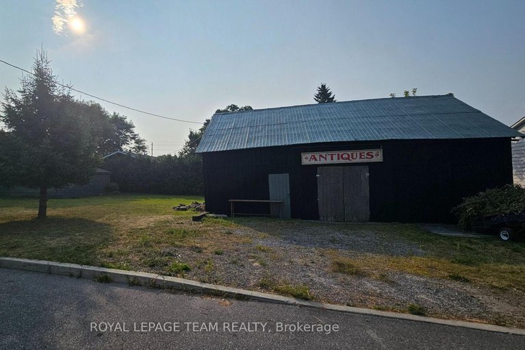 28435512/24-mercer-street/almonte/mississippi-mills/ontario/K0A1A0_25