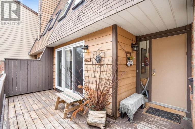 28271638/1471-bryson-lane/sawmill-creektimbermill/ottawa/ontario/K1T2T7_2