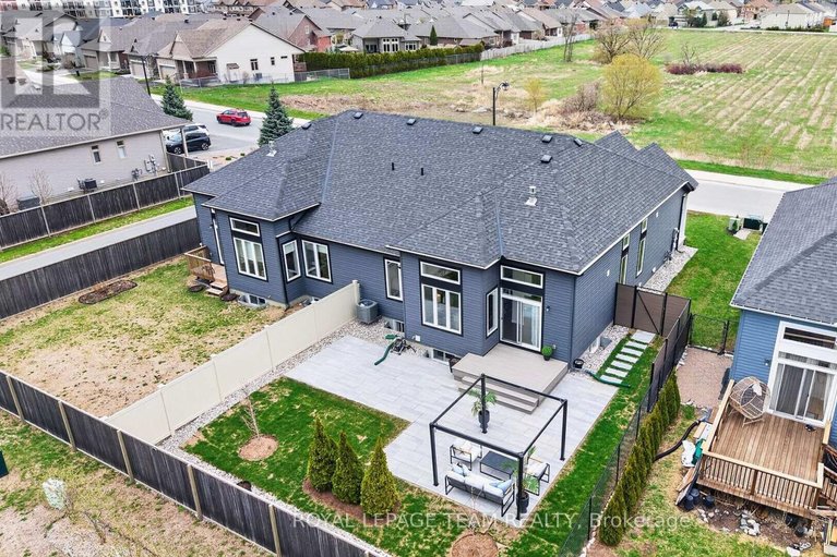 29677914/235-shinny-avenue/emerald-meadowstrailwest/ottawa/ontario/K2V0B9_43