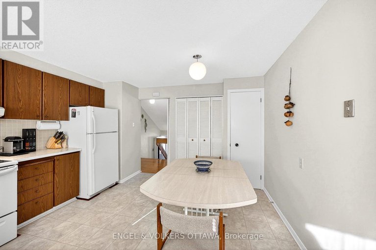 29323423/34-wallford-way/city-viewskylinefisher-heightsparkwood-hills/ottawa/ontario/K2E6B6_15