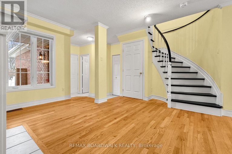 29251894/42-college-circle/castle-heights/ottawa/ontario/K1K4R8_9