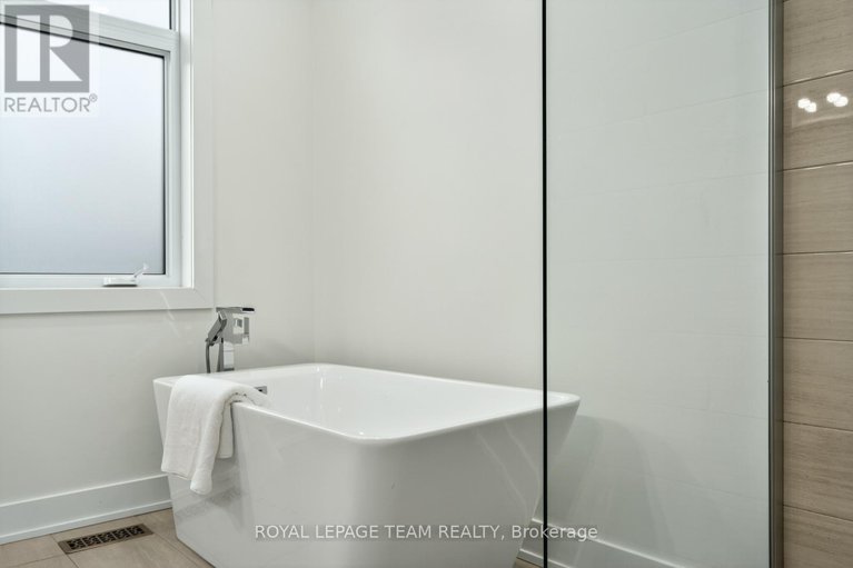 29050670/16-first-avenue/glebe/ottawa/ontario/K1S2G2_45