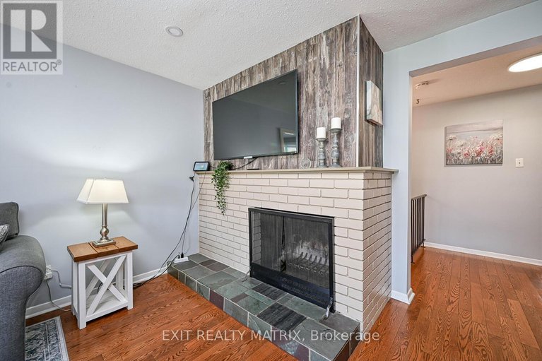 28875477/90-chesterton-drive/borden-farmstewart-farmcarleton-heightsparkwood-hills/ottawa/ontario/K2E5T6_6