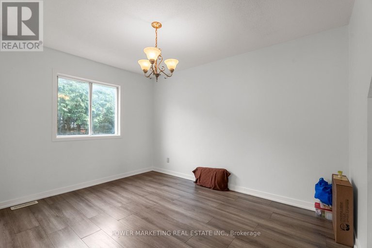 28583636/1631-saxony-crescent/pineview/ottawa/ontario/K1B5K8_12