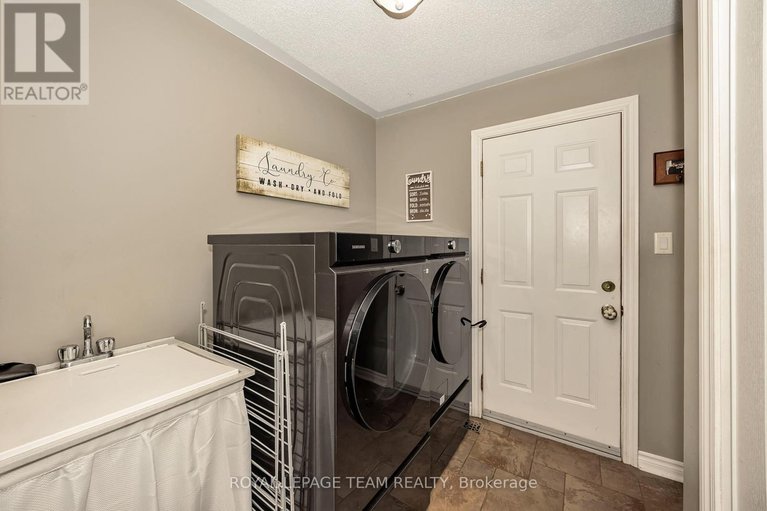 29675981/7067-donwel-drive/greely/ottawa/ontario/K4P1M7_18