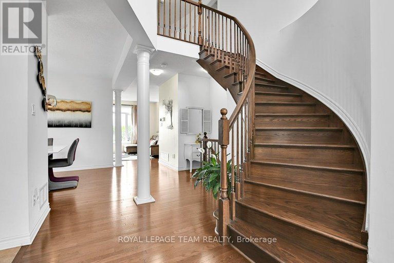 28330795/130-winterhaven-drive/mer-bleuebradley-estatesanderson-park/ottawa/ontario/K1W0H4_15