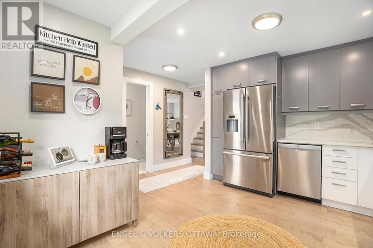 28490316/430-duvernay-drive/queenswood-heights-south/ottawa/ontario/K1E2N8_5
