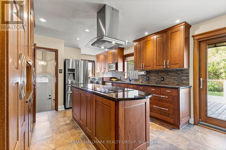 29013157/18-kerry-crescent/city-viewskylinefisher-heightsparkwood-hills/ottawa/ontario/K2E5V6_9