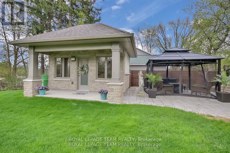 28487083/5591-manotick-main-street/manotick-village-manotick-estates/ottawa/ontario/K4M1A4_42