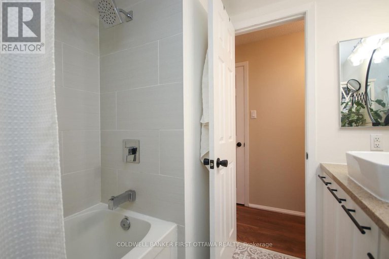 28331293/a-6702-jeanne-darc-boulevard-n/orleans-wood/ottawa/ontario/K1C6E9_31