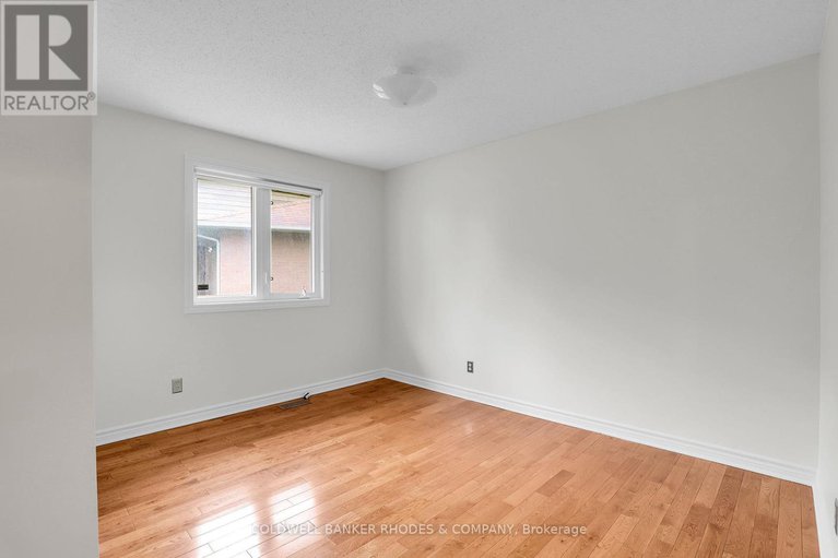 28395342/62-beechfern-drive/stittsville-central/ottawa/ontario/K2S1E3_24