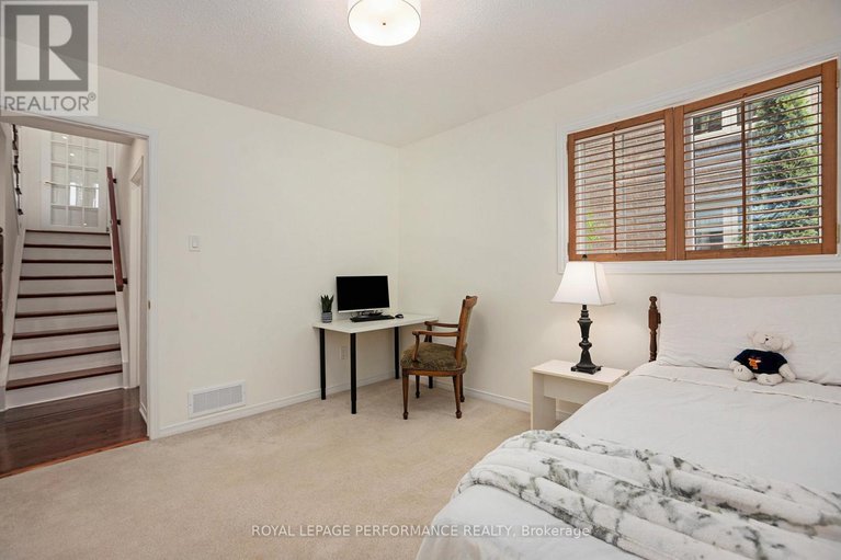 28643500/81-waterford-drive/pineglencountry-place/ottawa/ontario/K2E7V4_35
