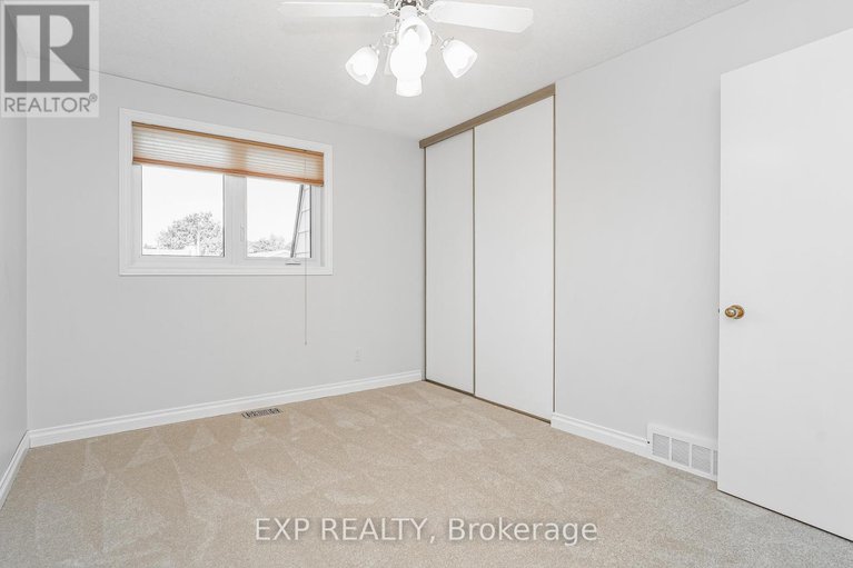 28799326/6084a-vineyard-drive/convent-glen/ottawa/ontario/K1C2M5_24