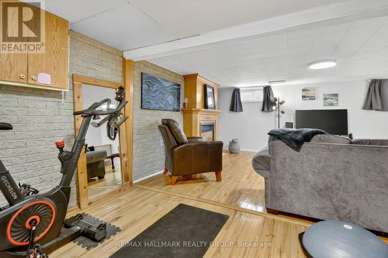 28891693/2074-featherston-drive/urbandale-acres/ottawa/ontario/K1H6R3_20
