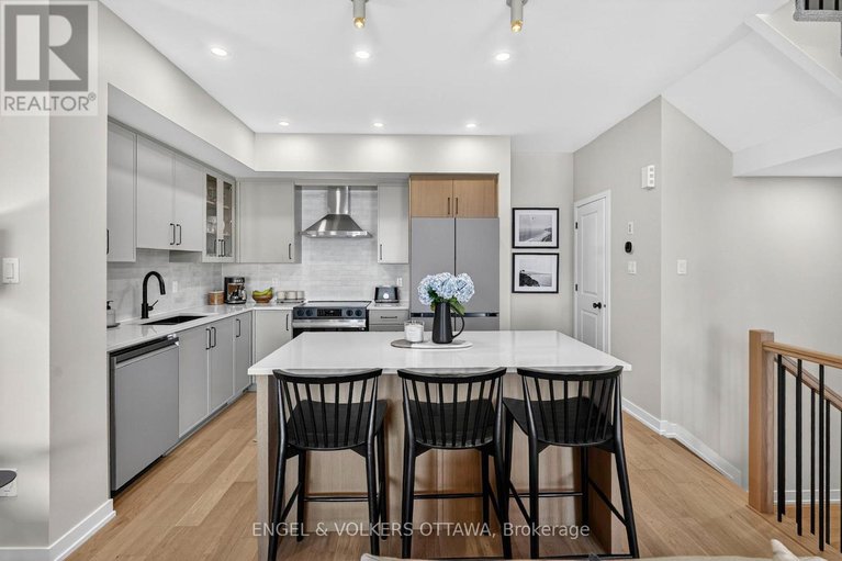 29646069/1764-crux-road/mer-bleuebradley-estatesanderson-park/ottawa/ontario/K1W0W7_9