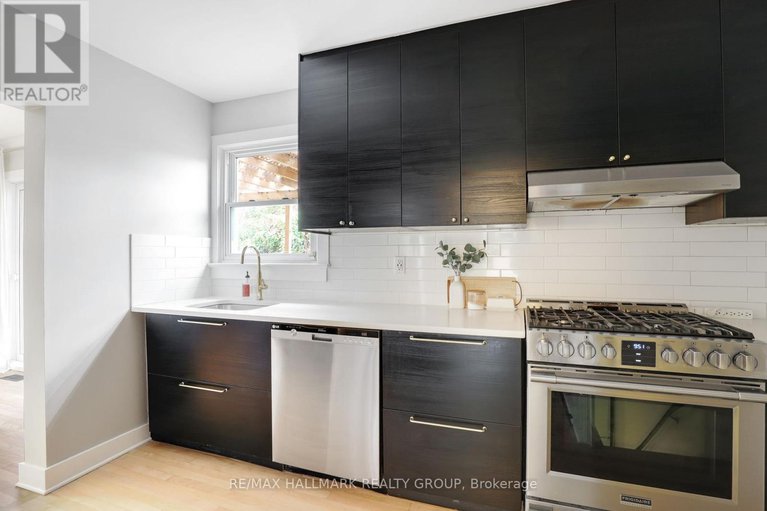 28903308/836-borthwick-avenue/castle-heightsrideau-high/ottawa/ontario/K1K2M8_16