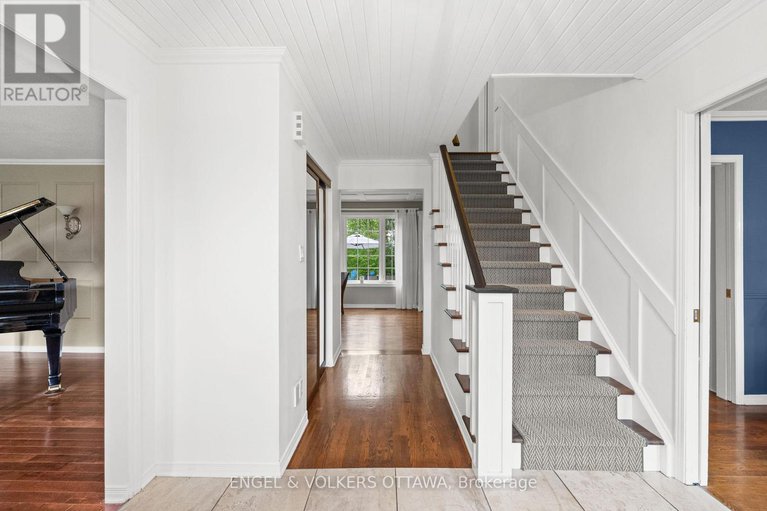 28604093/935-fieldown-street/cumberland-ridge/ottawa/ontario/K4C1B9_3