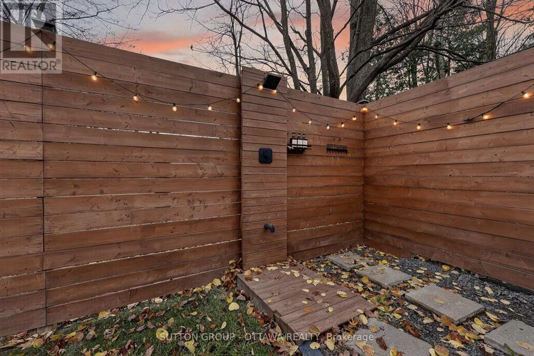 29128256/25-southpark-drive/blackburn-hamlet/ottawa/ontario/K1B3B8_39