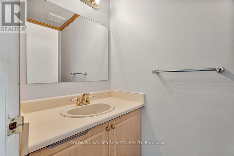 28945918/121-topley-crescent/hunt-club-park/ottawa/ontario/K1G4N2_9