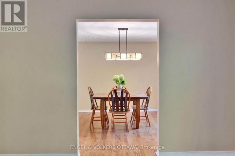 28887714/5233-mclean-crescent/manotick-long-island-nicholls-island/ottawa/ontario/K4M1G1_12