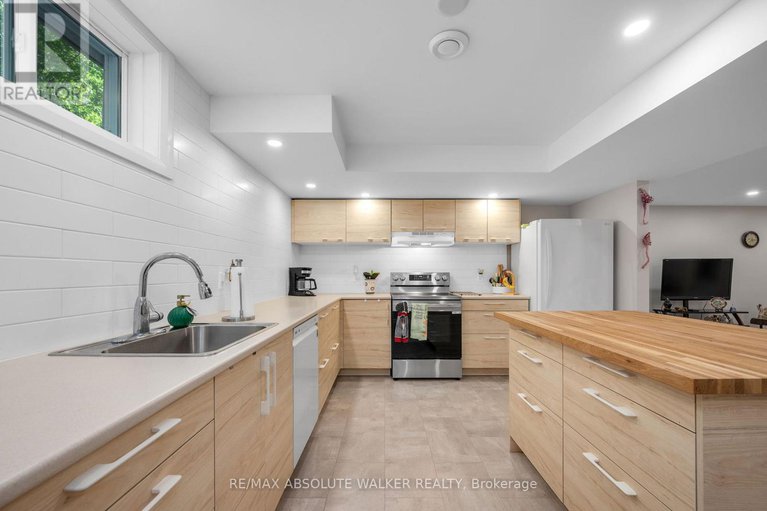 28513868/5-melva-avenue/blossom-parkkemp-parkfindlay-creek/ottawa/ontario/K1T3W9_36