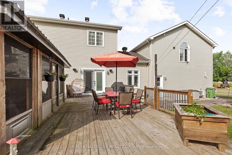 28818165/115-pigeon-street/town-of-rockland/clarence-rockland/ontario/K4K1J8_47