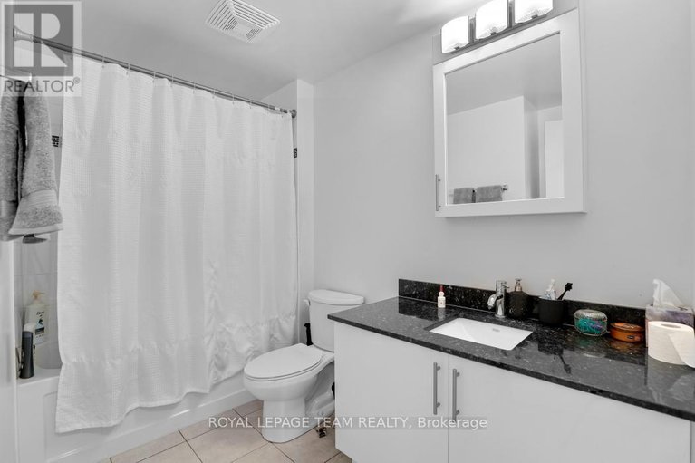 29517496/1303-242-rideau-street/sandy-hill/ottawa/ontario/K1N0B7_31