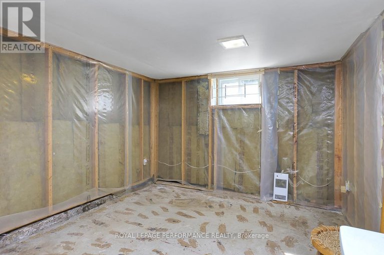 29581422/1141-north-river-road/overbrook/ottawa/ontario/K1K3W4_32