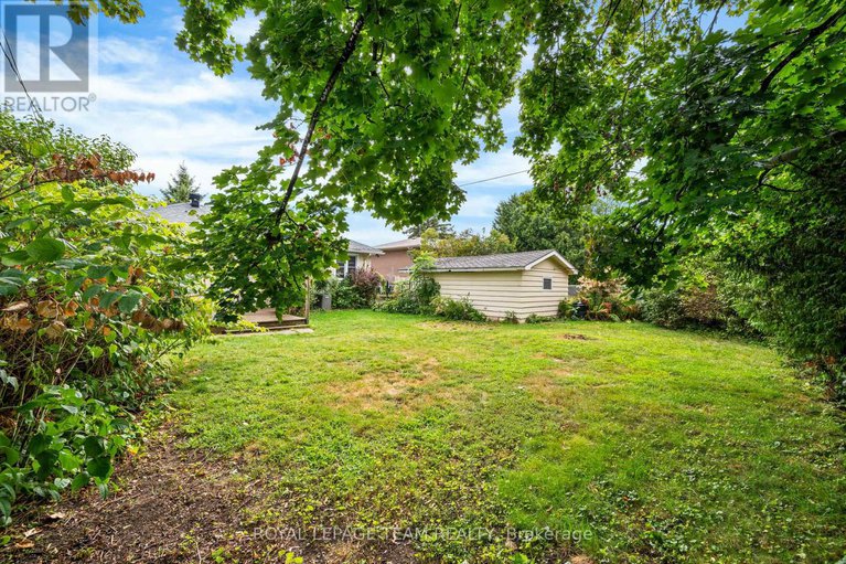 28819611/31-savuto-way-street/meadowlandscrestview/ottawa/ontario/K2G2S9_39