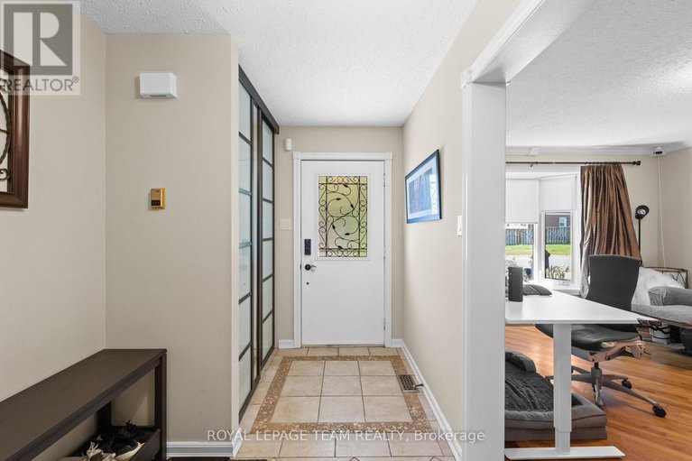 28879068/35-ivylea-street/craig-henrywoodvale/ottawa/ontario/K2G4X1_3