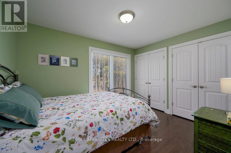 28142173/2284-summerside-drive/manotick-east-to-manotick-station/ottawa/ontario/K4M1B4_28