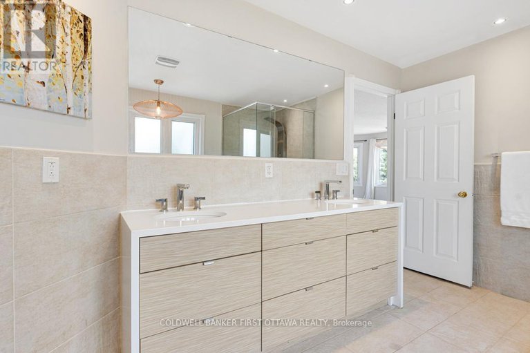 27833731/5525-pettapiece-crescent/manotick-village-manotick-estates/ottawa/ontario/K4M1C6_26